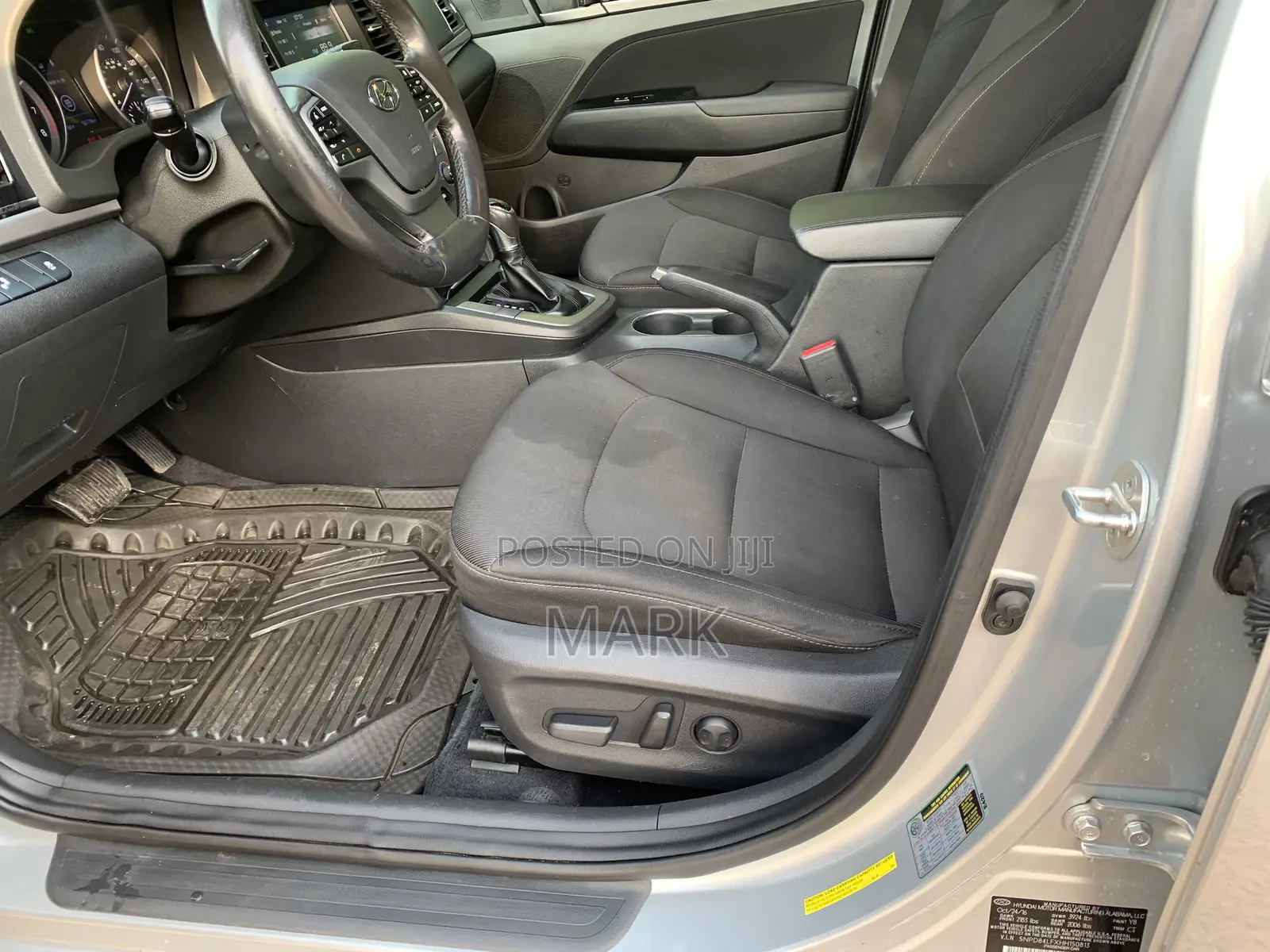 Hyundai Elantra Limited Sedan FWD (2.0L 4cyl 6A) 2017 Silver