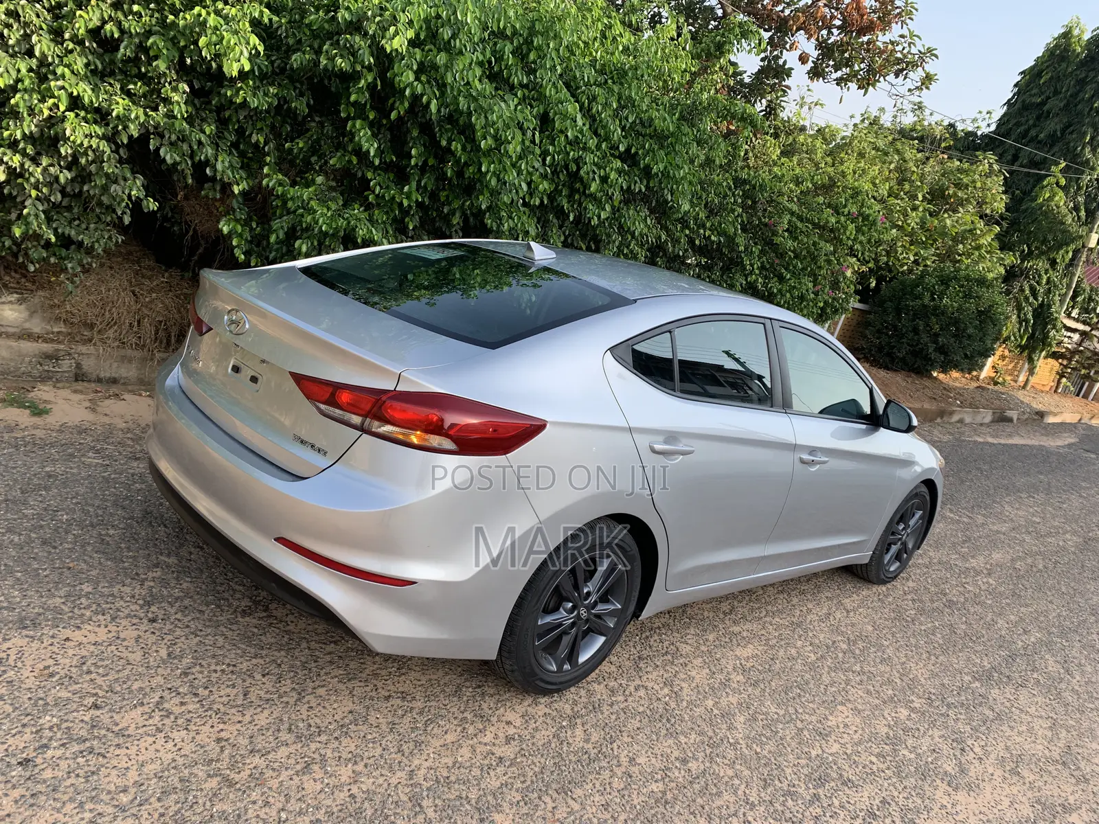 Hyundai Elantra Limited Sedan FWD (2.0L 4cyl 6A) 2017 Silver