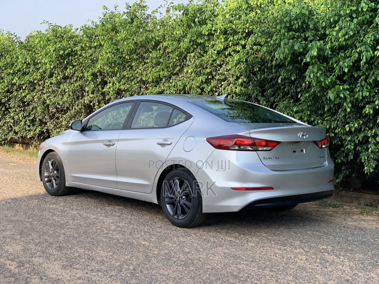 Hyundai Elantra Limited Sedan FWD (2.0L 4cyl 6A) 2017 Silver