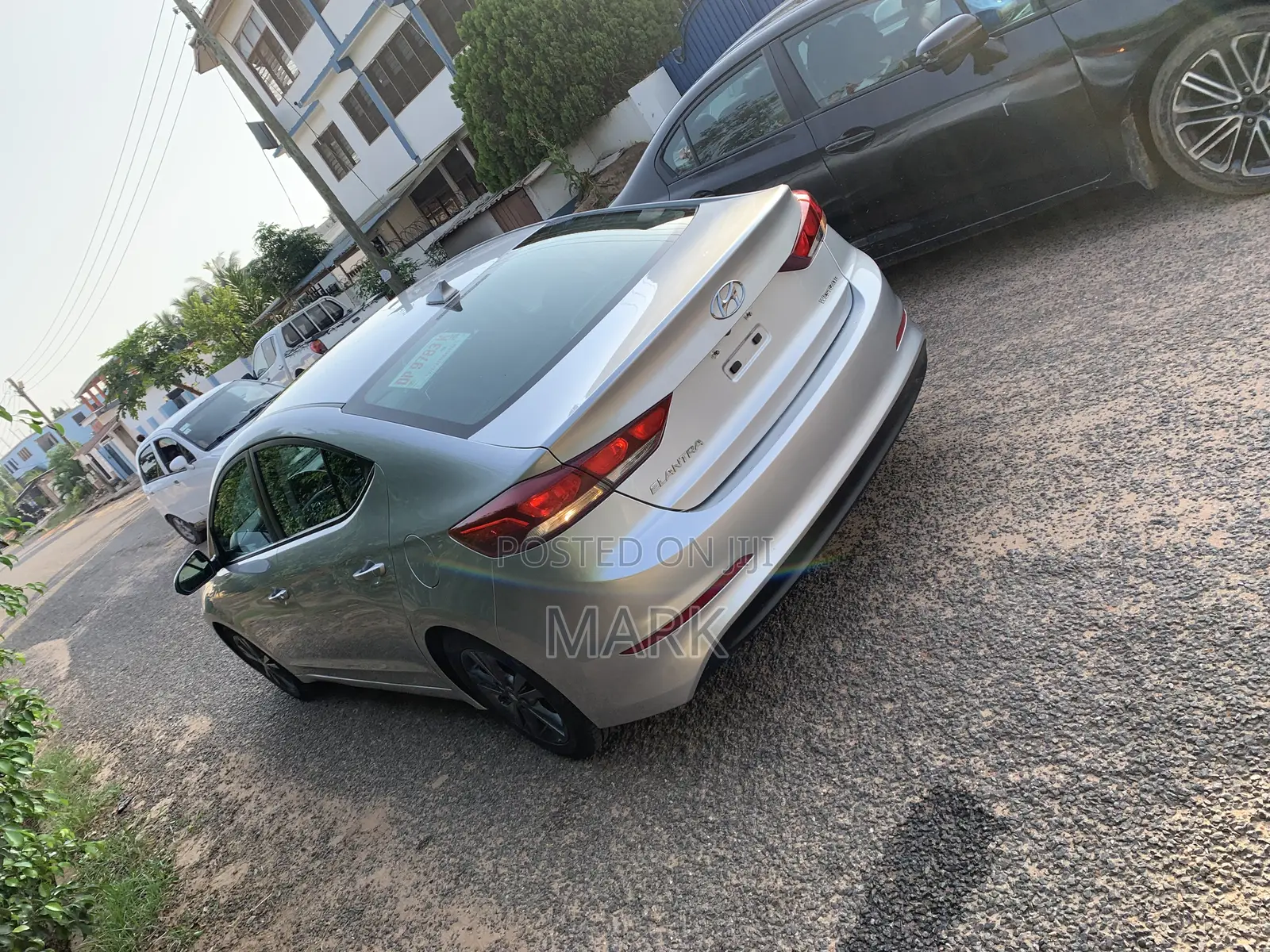 Hyundai Elantra Limited Sedan FWD (2.0L 4cyl 6A) 2017 Silver