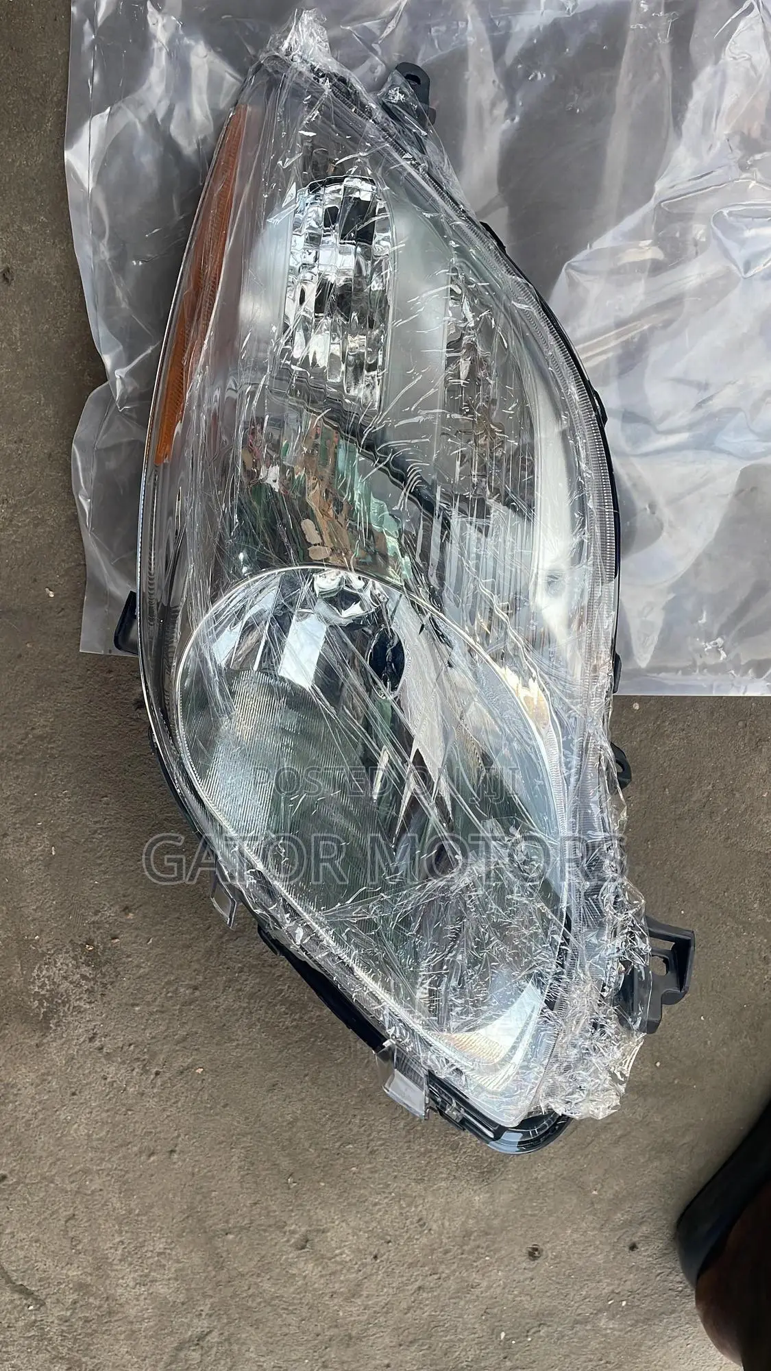 Vitz Yaris 2009 2010 Hutchback Headlight (Yellow Indicator)