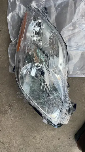 Vitz Yaris 2009 2010 Hutchback Headlight (Yellow Indicator)