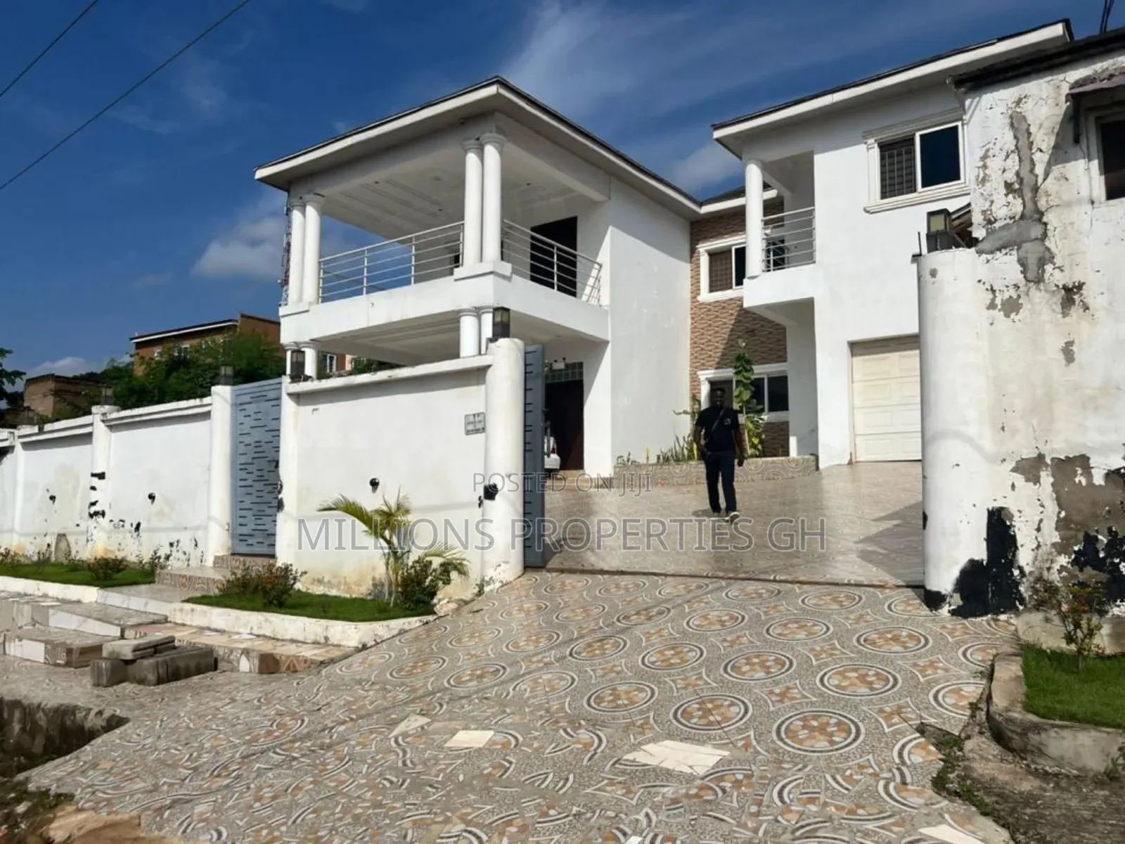 Furnished 7bdrm House in Millions Properties, Achimota for sale