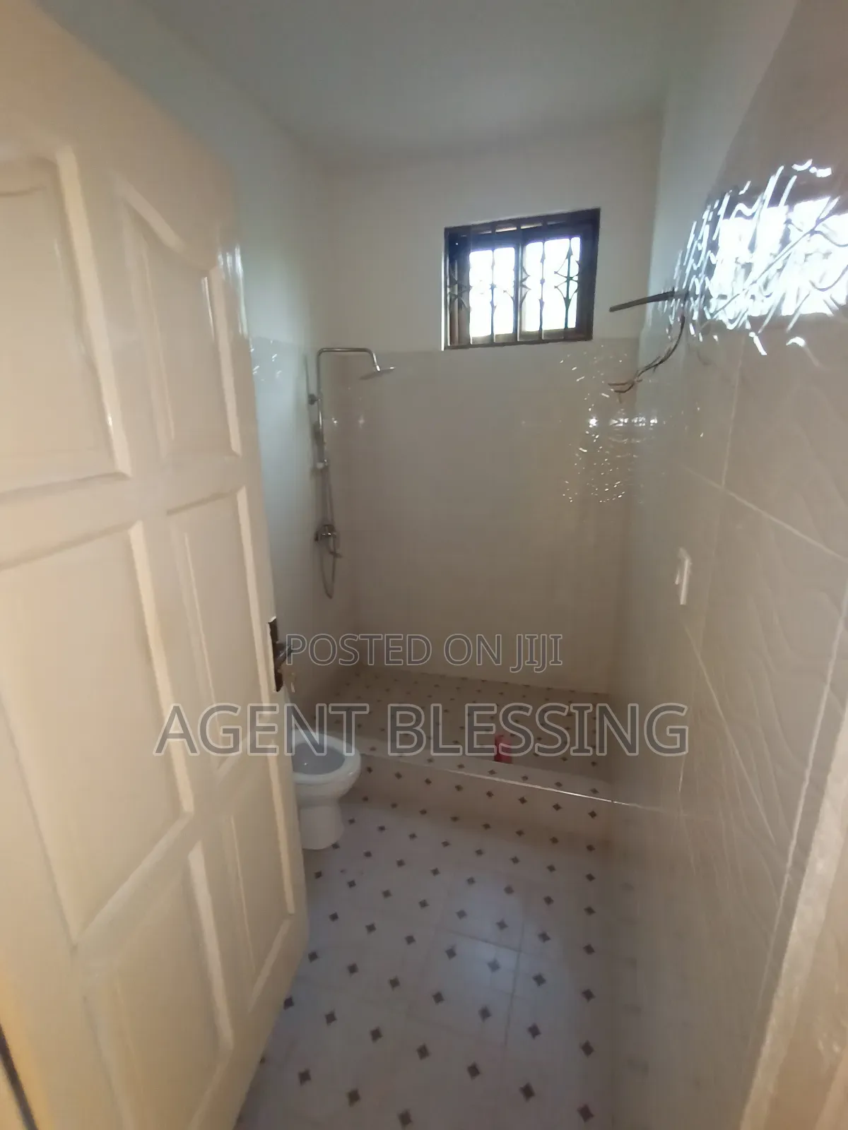 2bdrm Apartment in Afienya-Mataheko, Tema Metropolitan for rent