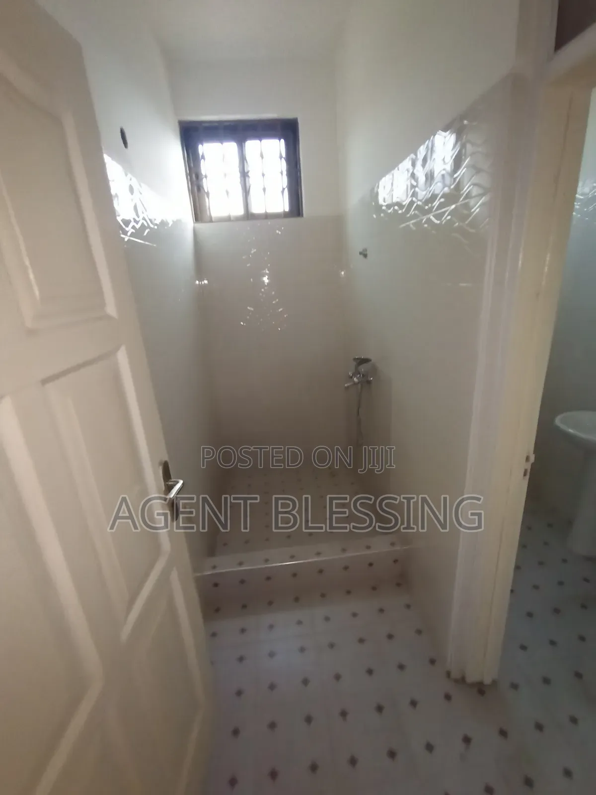 2bdrm Apartment in Afienya-Mataheko, Tema Metropolitan for rent