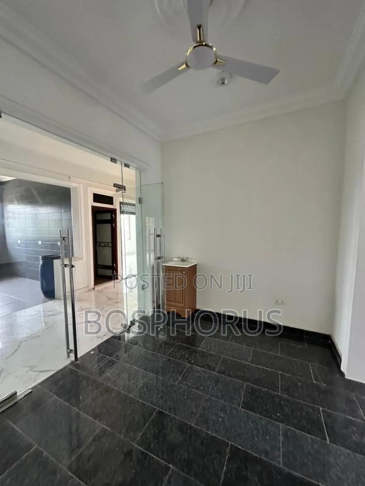 8bdrm House in Kwabenya for rent