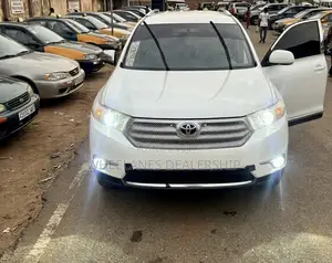 Toyota Highlander 2.7L 2WD 2013 Pearl