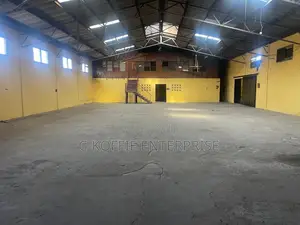 1500 SQM Warehouse at Circle for Rent
