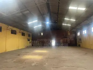 1500 SQM Warehouse at Circle for Rent