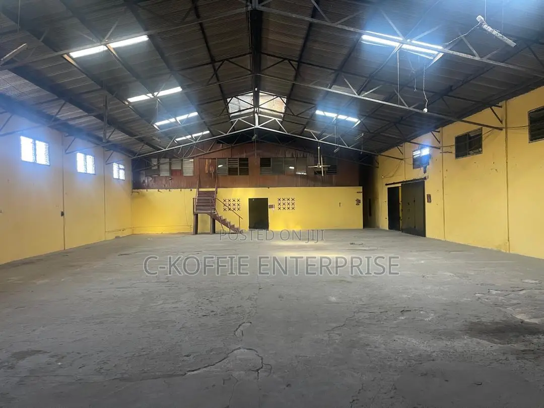 1500 SQM Warehouse at Circle for Rent