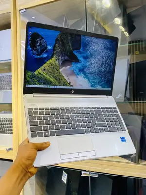 Laptop HP 250 G10 32GB Intel Core i7 SSD 512GB