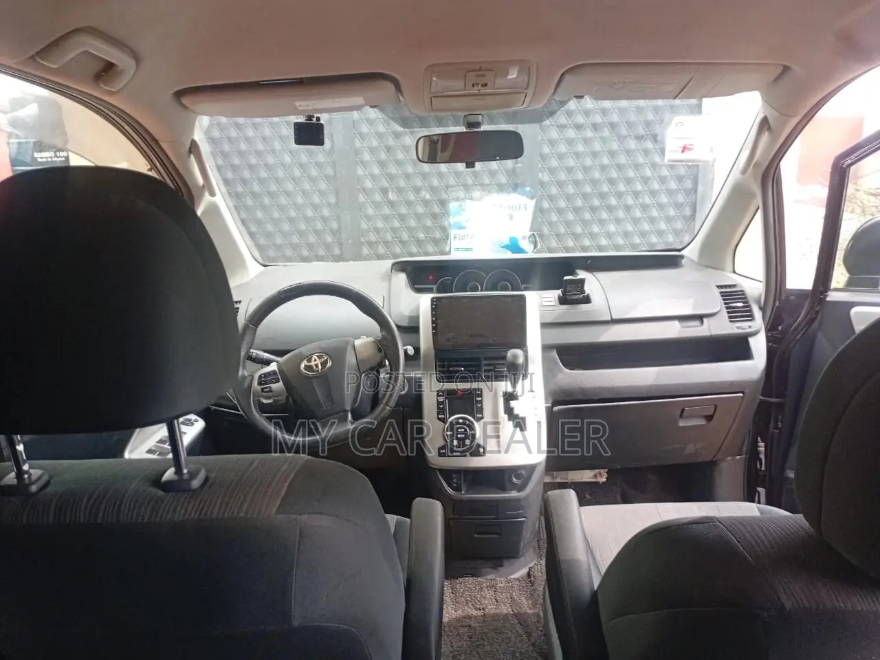 Toyota Noah 2.0 143hp AWD (7 Seater) 2012 Black