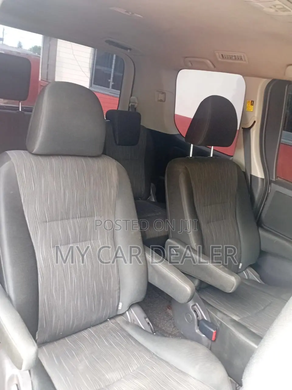 Toyota Noah 2.0 143hp AWD (7 Seater) 2012 Black