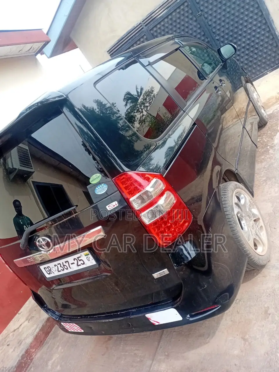 Toyota Noah 2.0 143hp AWD (7 Seater) 2012 Black