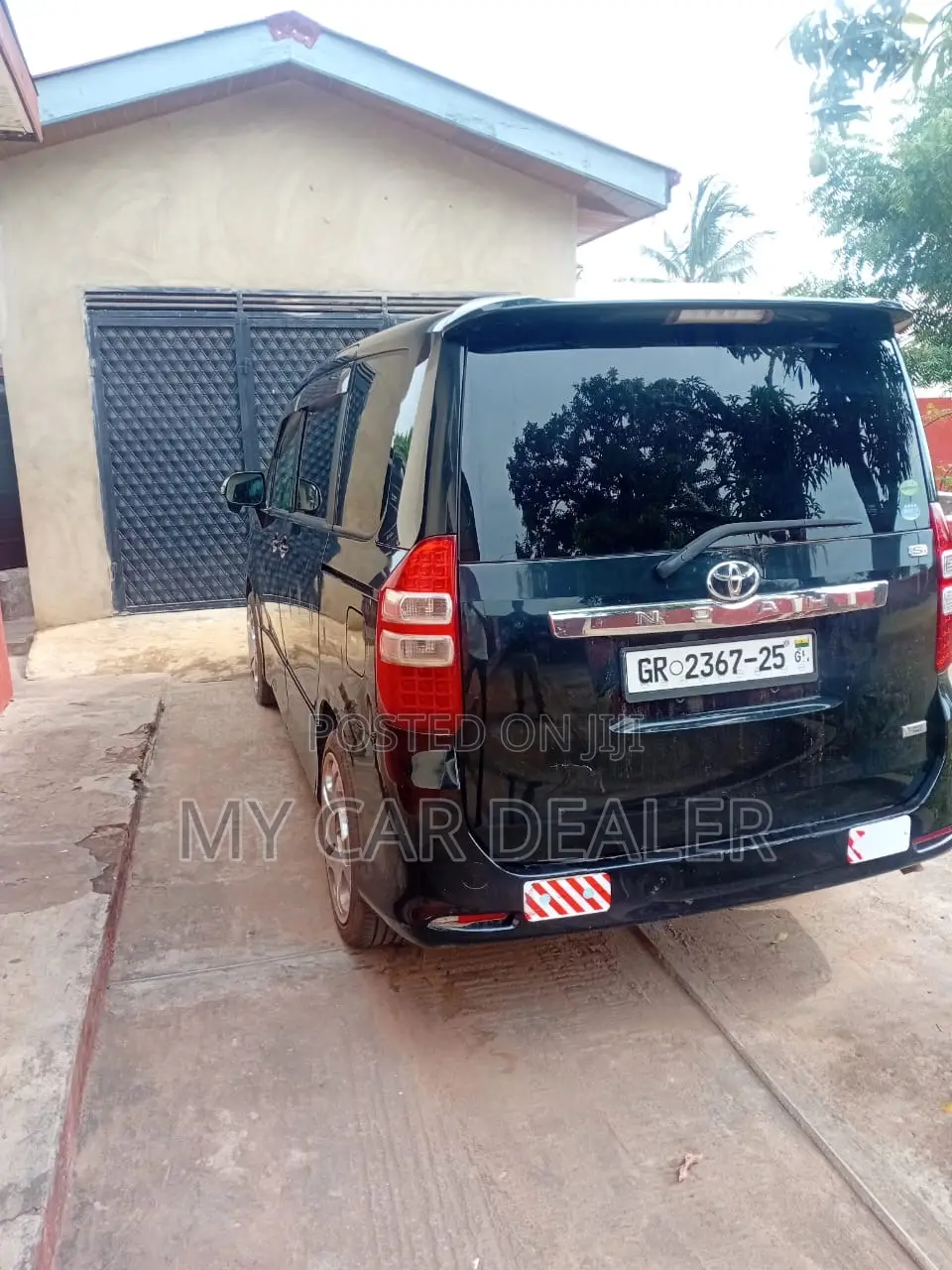 Toyota Noah 2.0 143hp AWD (7 Seater) 2012 Black
