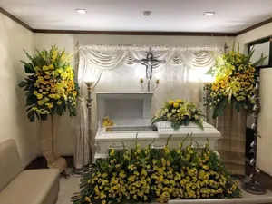 Around The Casket (Natural Artificial Flowers)