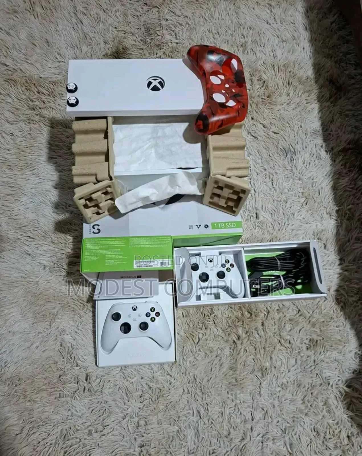 Xbox With Two Pad 1tb Drive White