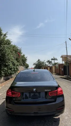 BMW 320i Sedan RWD 2014 Black