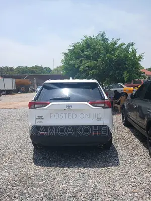 Toyota RAV4 2021 White