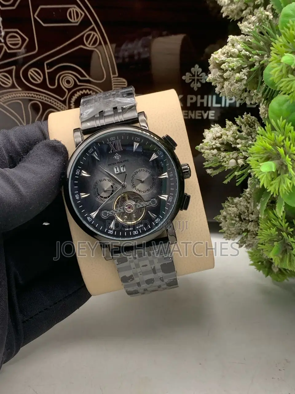 Chain Mechanical Timepiece (Patek Philippe)