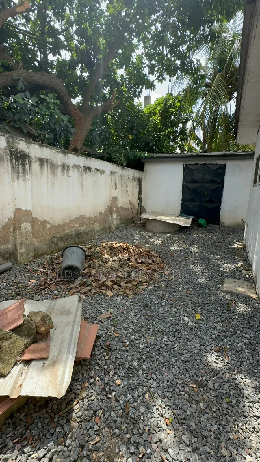 2bdrm House in Pokuase Mayera for sale