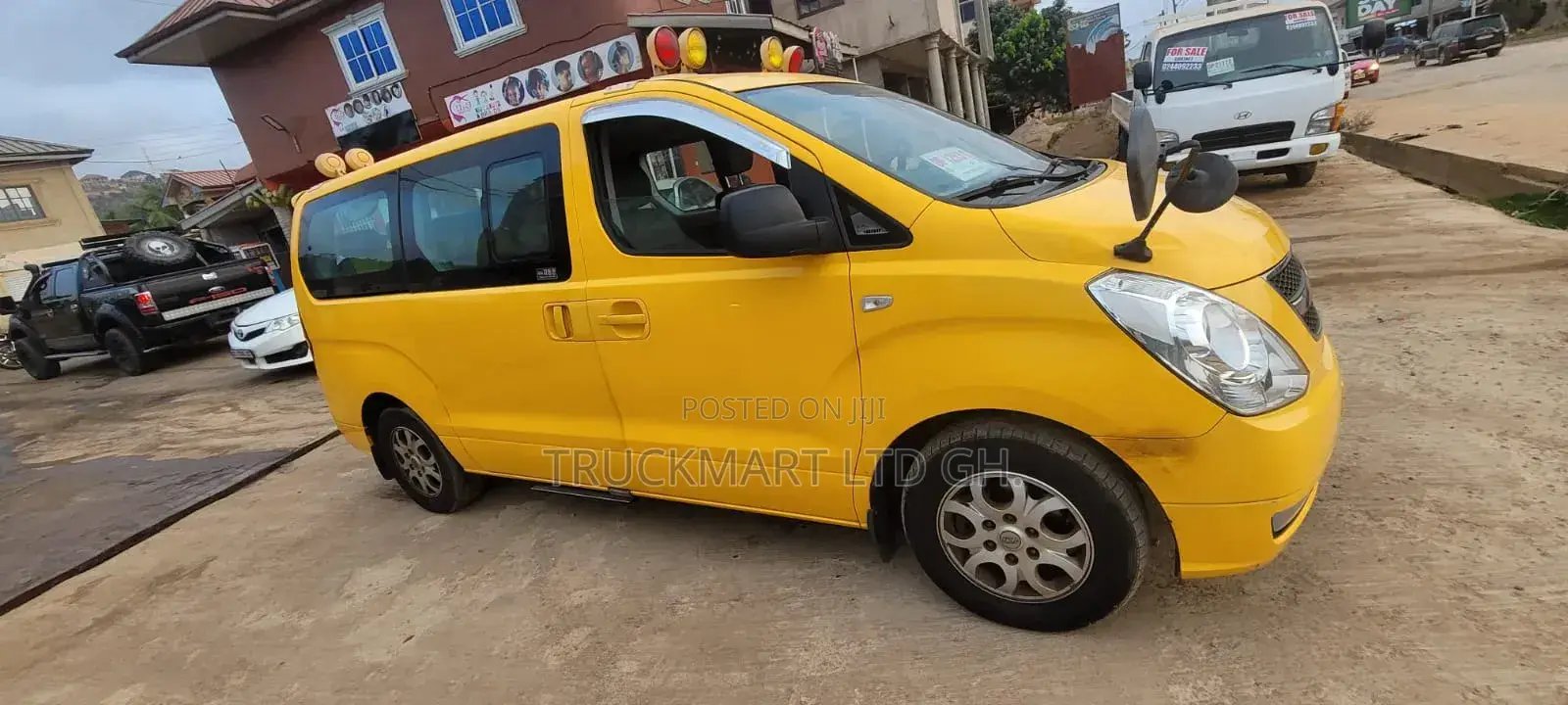 Hyundai Starex 2015 Yellow