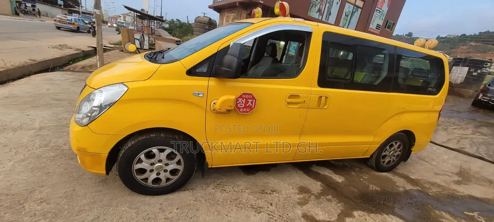 Hyundai Starex 2015 Yellow