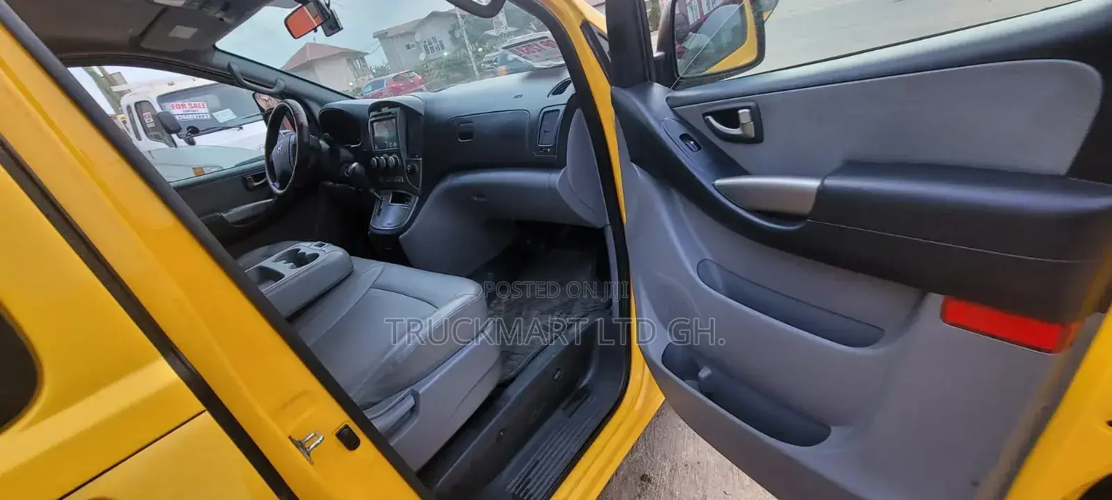 Hyundai Starex 2015 Yellow
