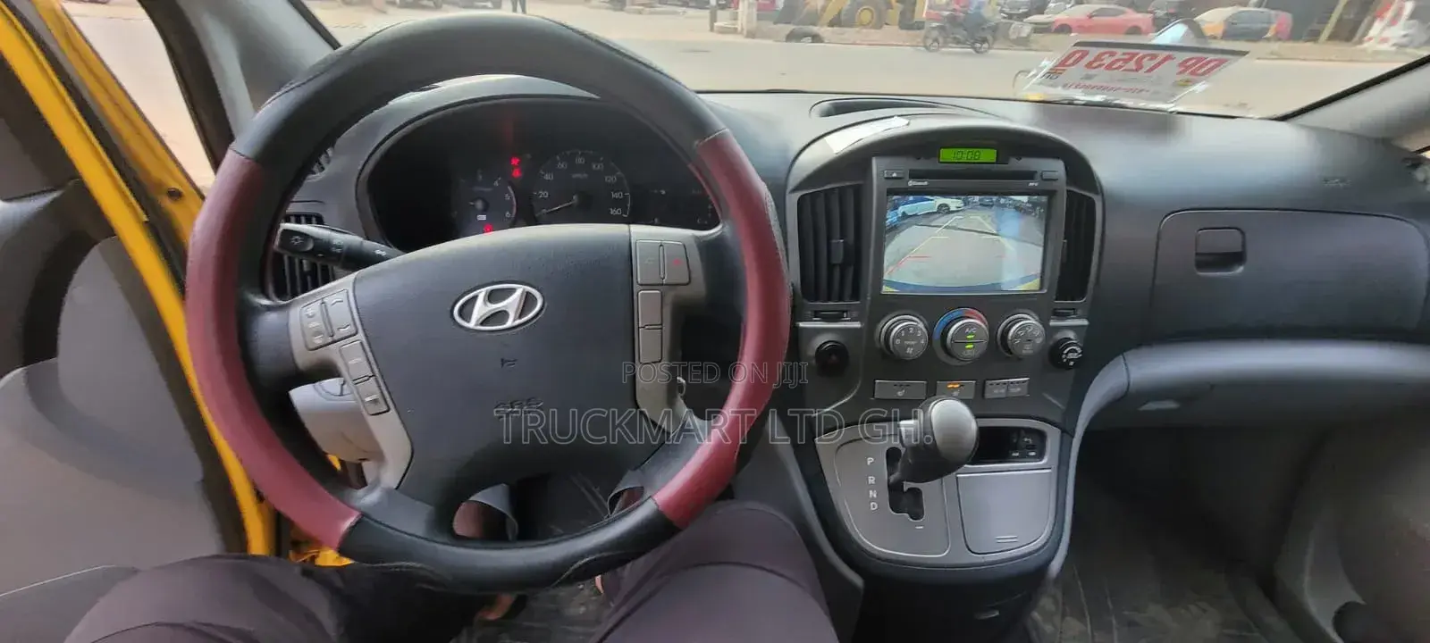 Hyundai Starex 2015 Yellow