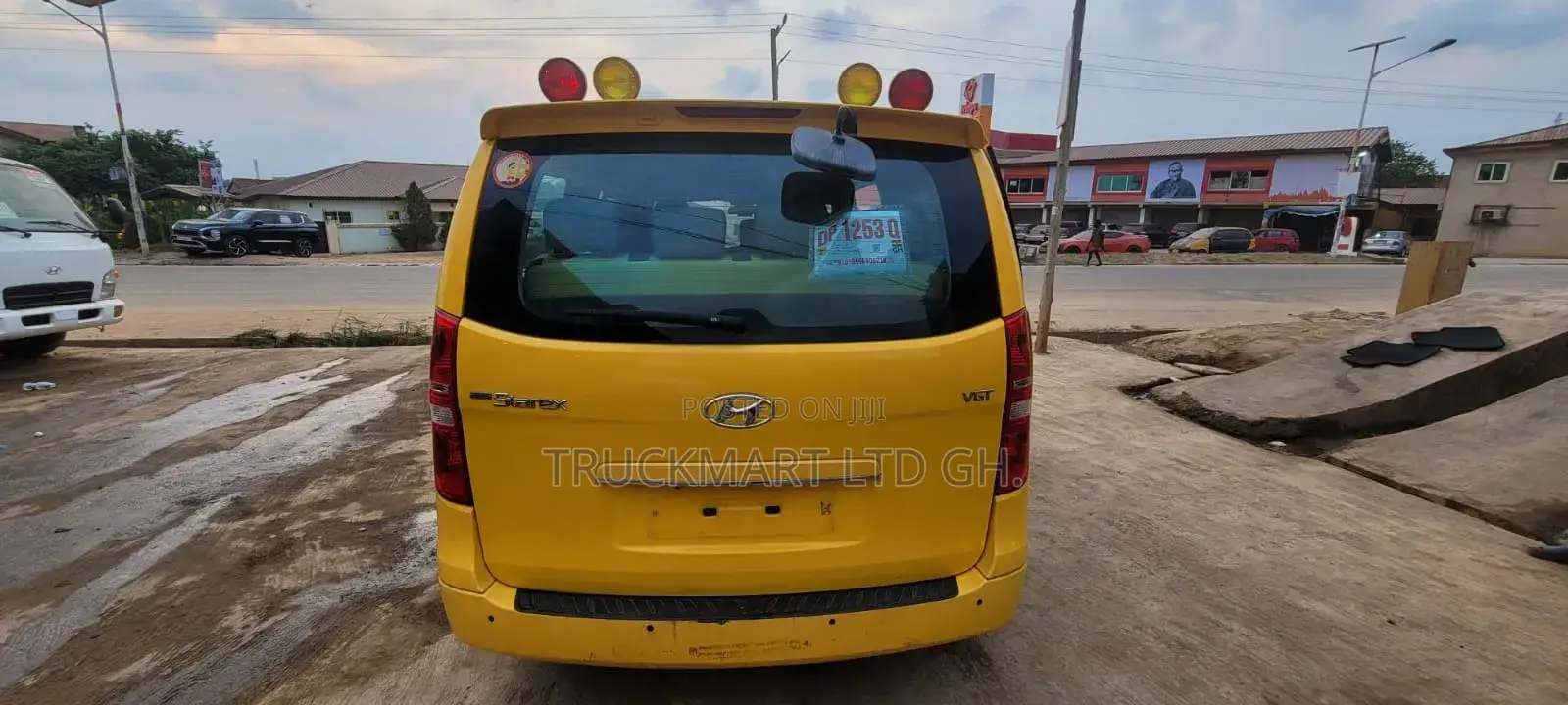 Hyundai Starex 2015 Yellow