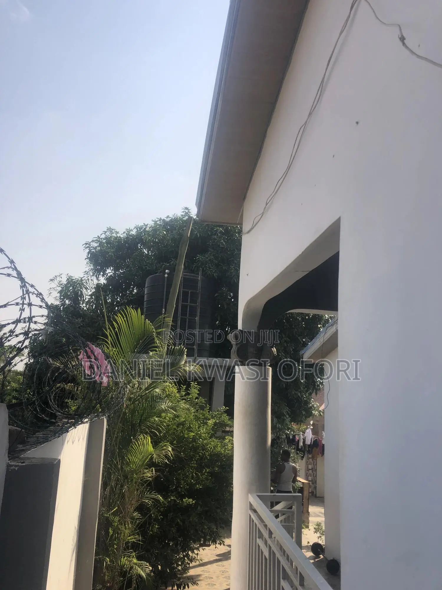 5bedrooms With 2 Entrances 4 Sale.