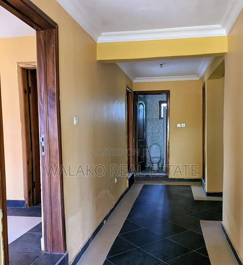 6bdrm House in Amasaman for sale