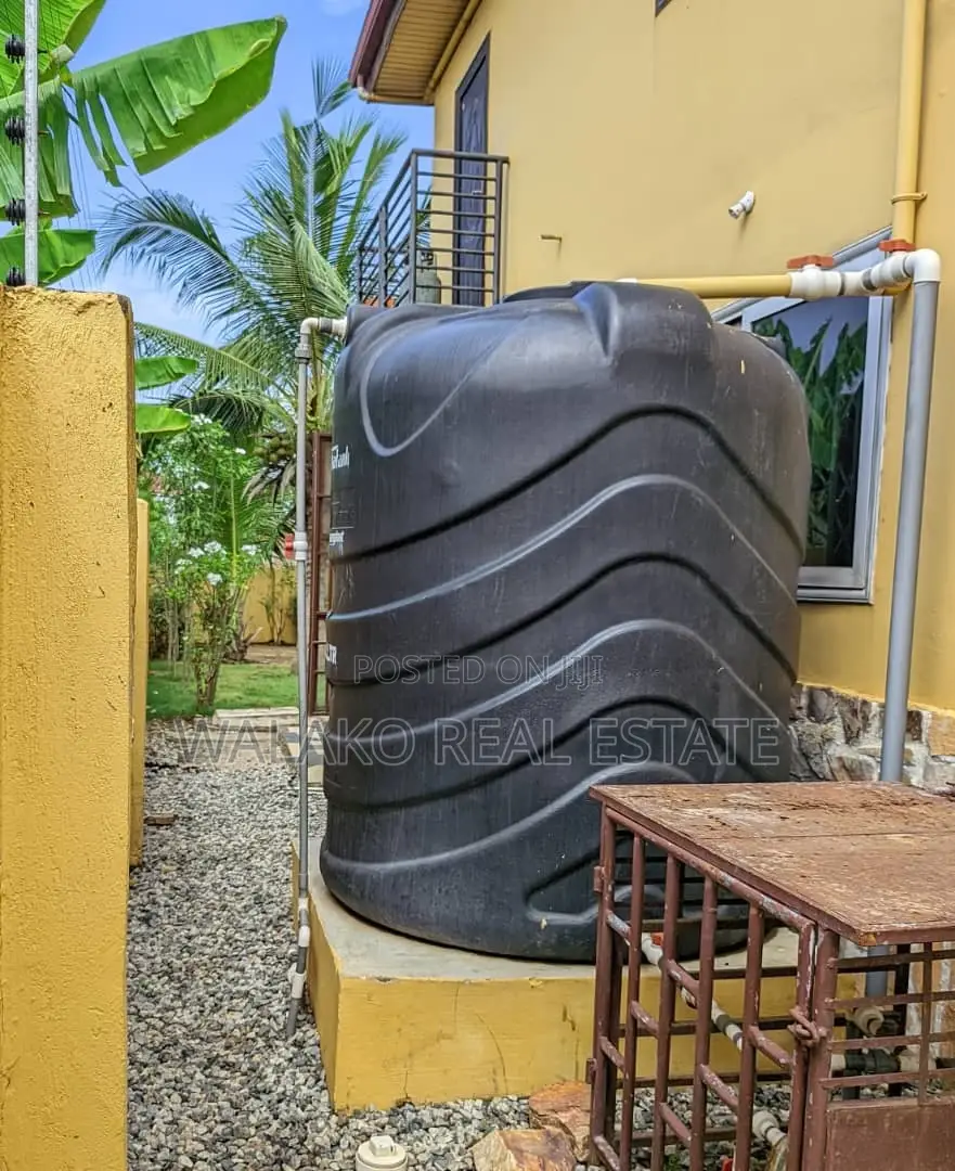 6bdrm House in Amasaman for sale