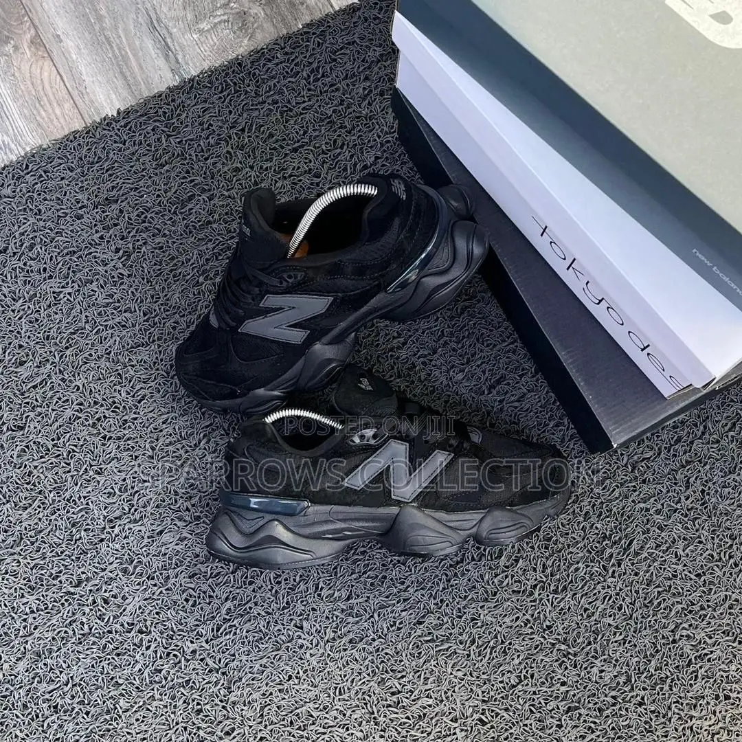 New Balance 9060 Triple Black
