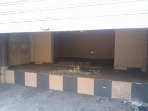 Prime Area Shop for Rent in Madina Market