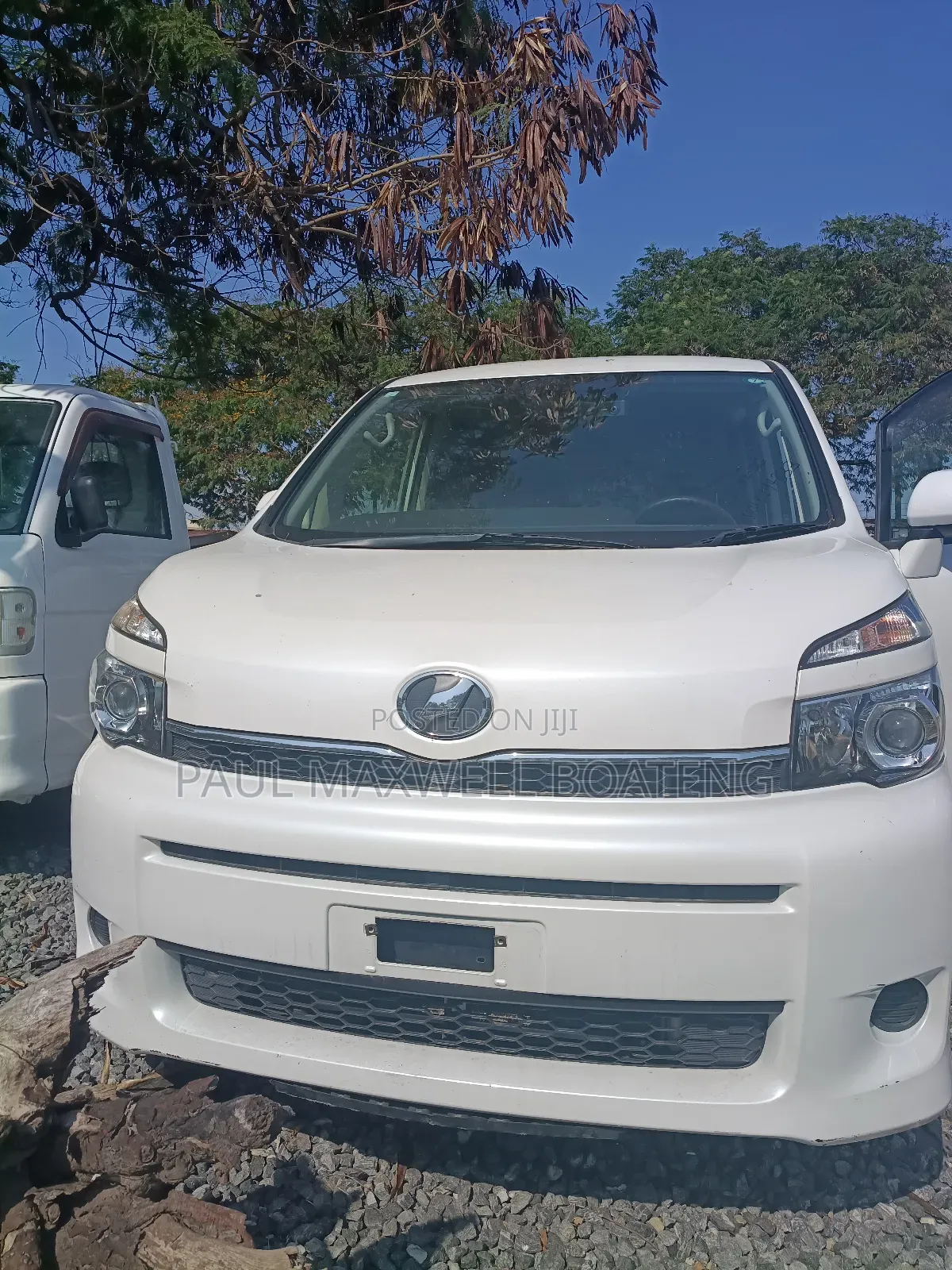 Toyota Voxy 2013 White