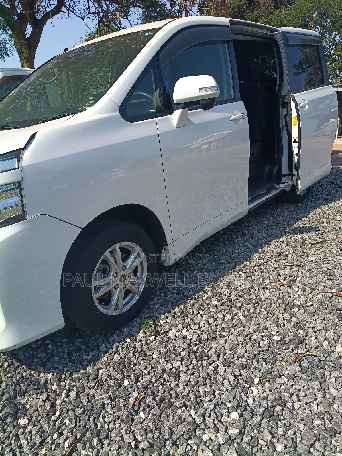 Toyota Voxy 2013 White