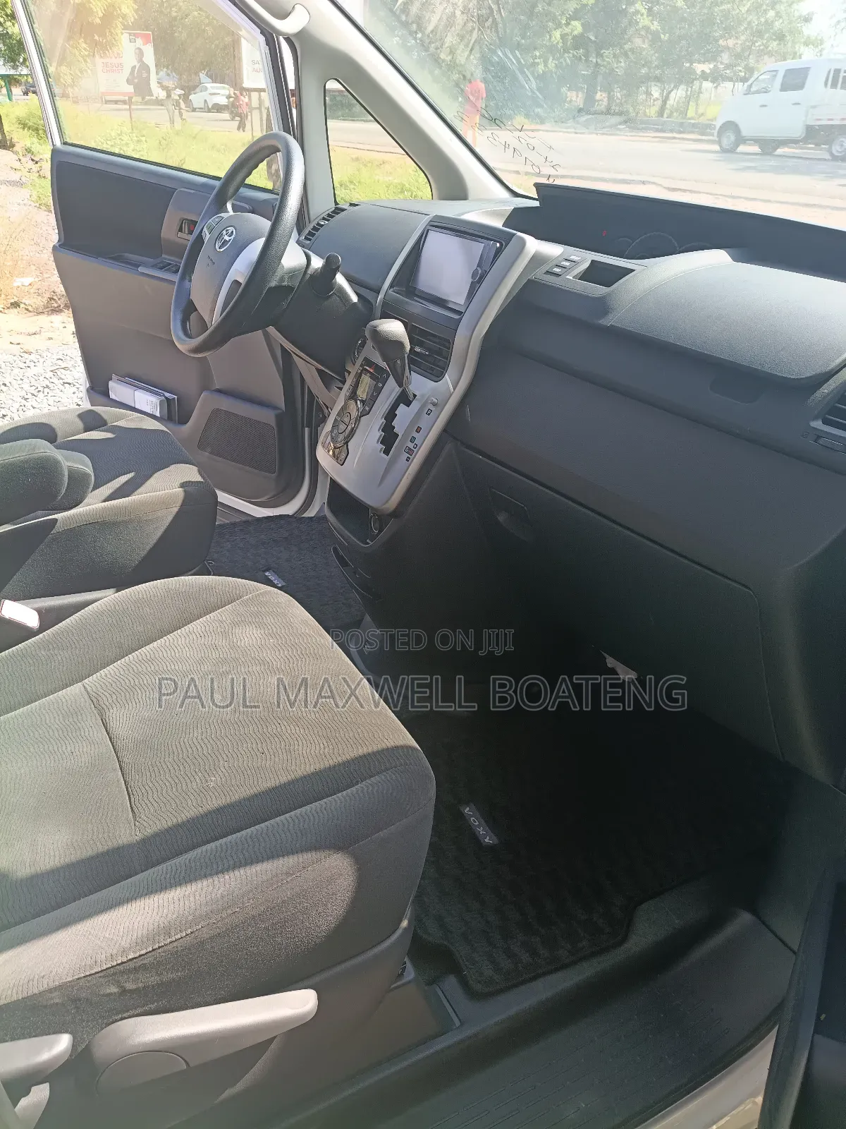 Toyota Voxy 2013 White
