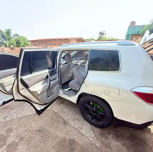 Toyota Highlander 2.7L 2WD 2013 Pearl