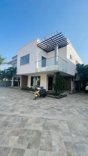 4bdrm Duplex in Parakuo Estate for rent