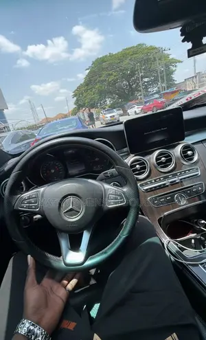 Mercedes-Benz C300 Luxury 4matic Sedan AWD (2.0L 4cyl 7A) 2017 White