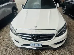 Mercedes-Benz C300 Luxury 4matic Sedan AWD (2.0L 4cyl 7A) 2017 White