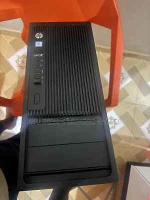 Desktop Computer HP Z240 32GB Intel Xeon SSD 512GB