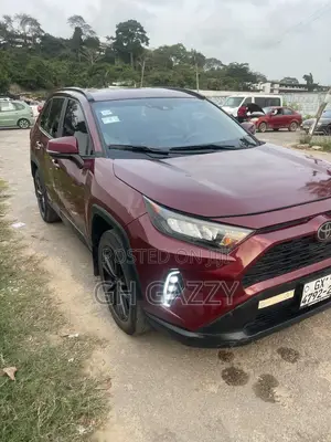 Toyota RAV4 LE AWD 2019