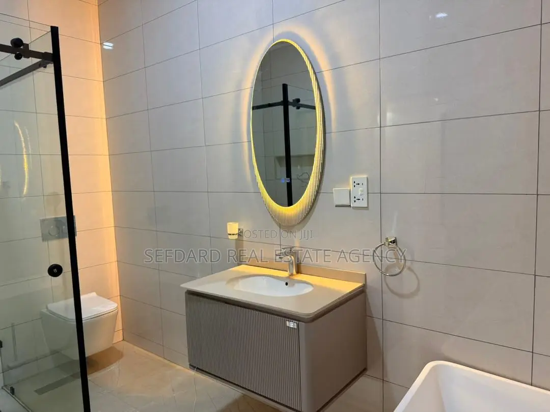 4bdrm Duplex in East Legon for sale