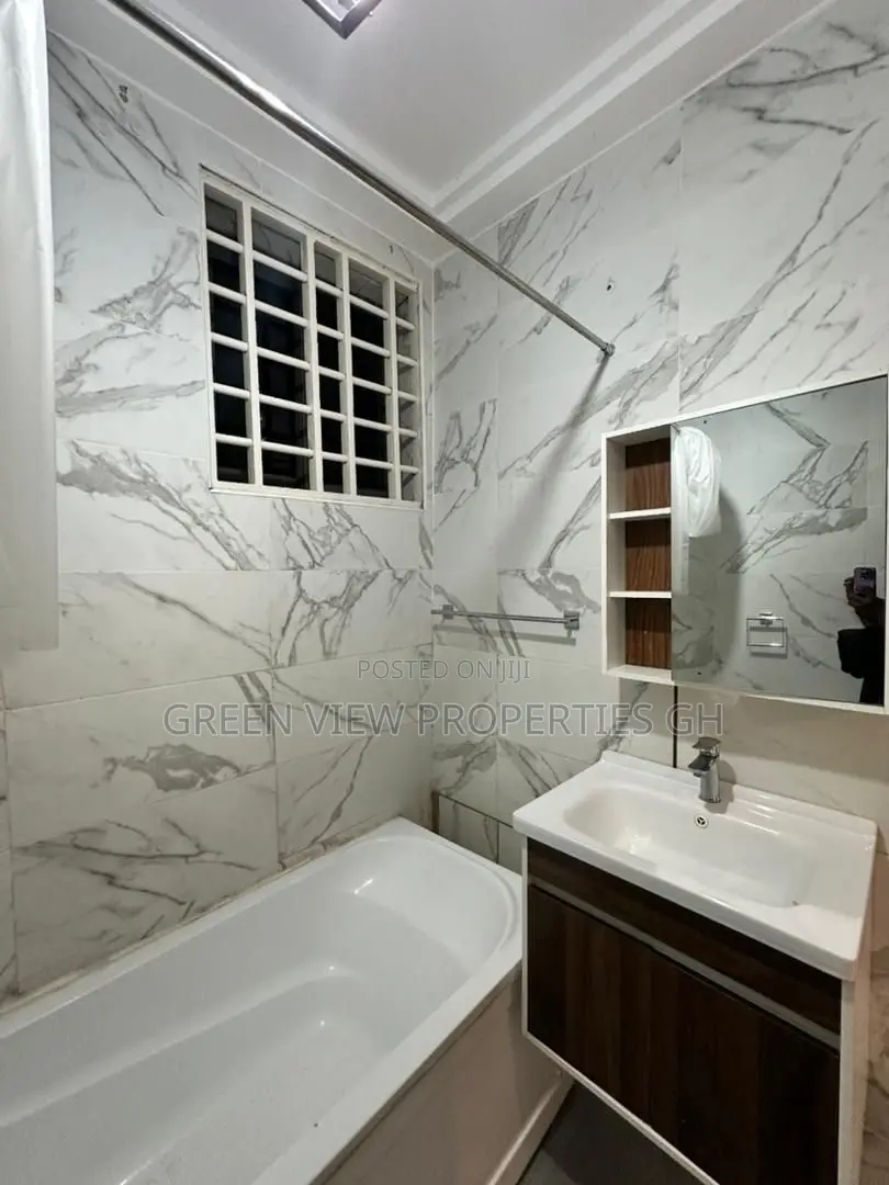 2bdrm Apartment in West Hills Mall Area for rent