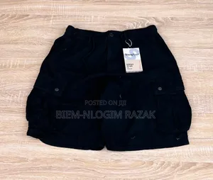 Quality Cargo Shorts Available in Stock Stock