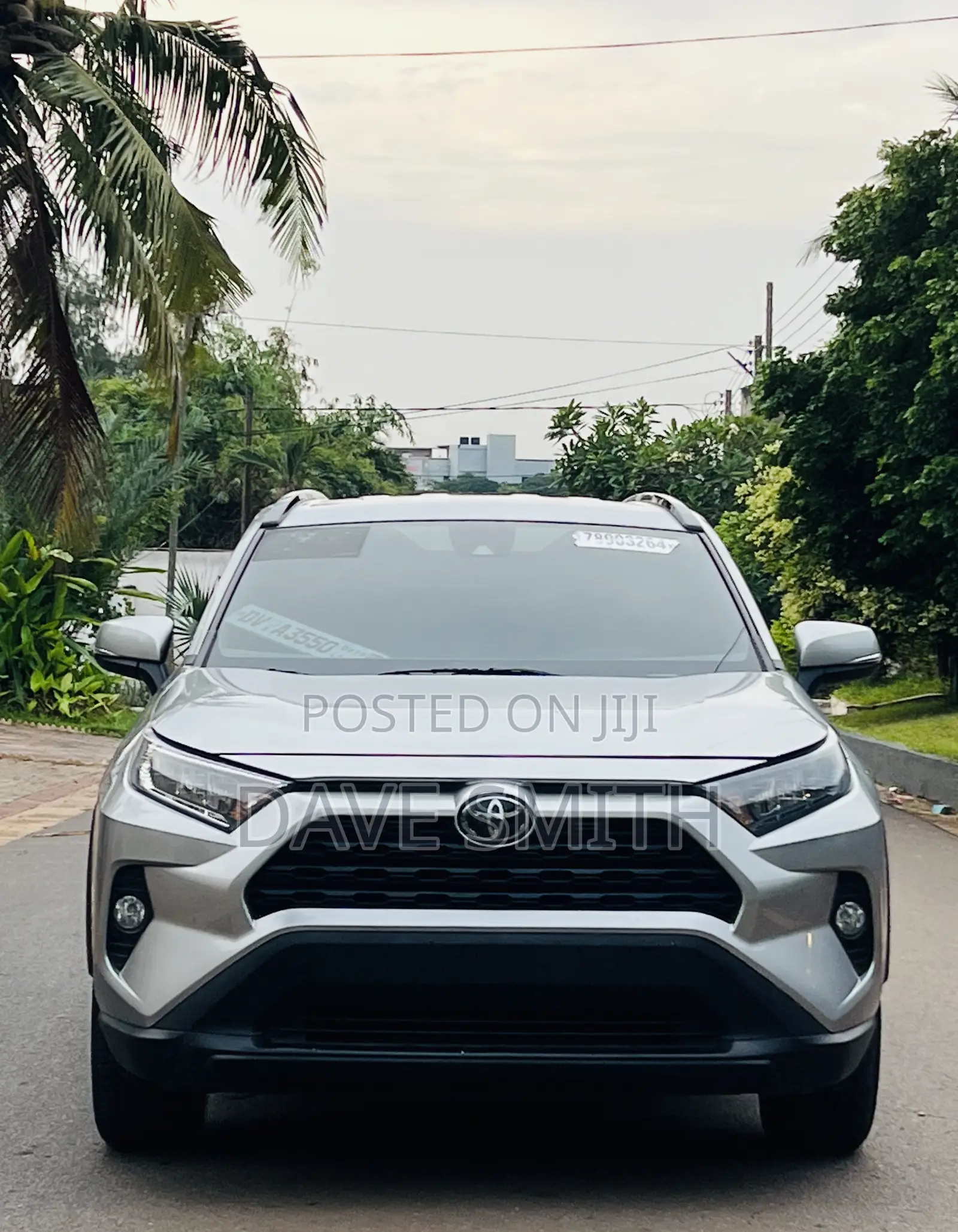 Toyota RAV4 XLE 2021 Silver