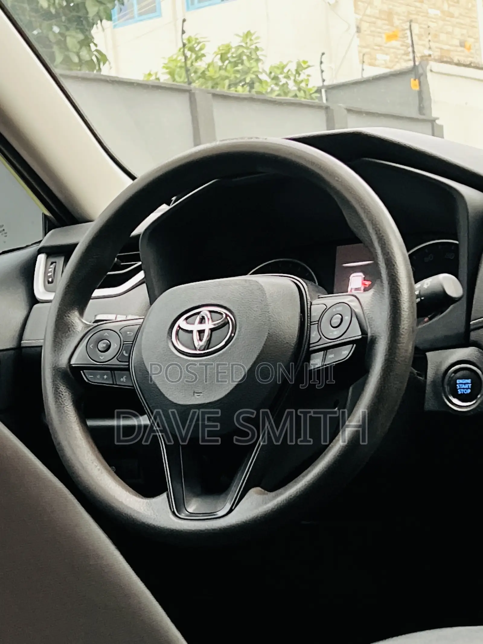 Toyota RAV4 XLE 2021 Silver