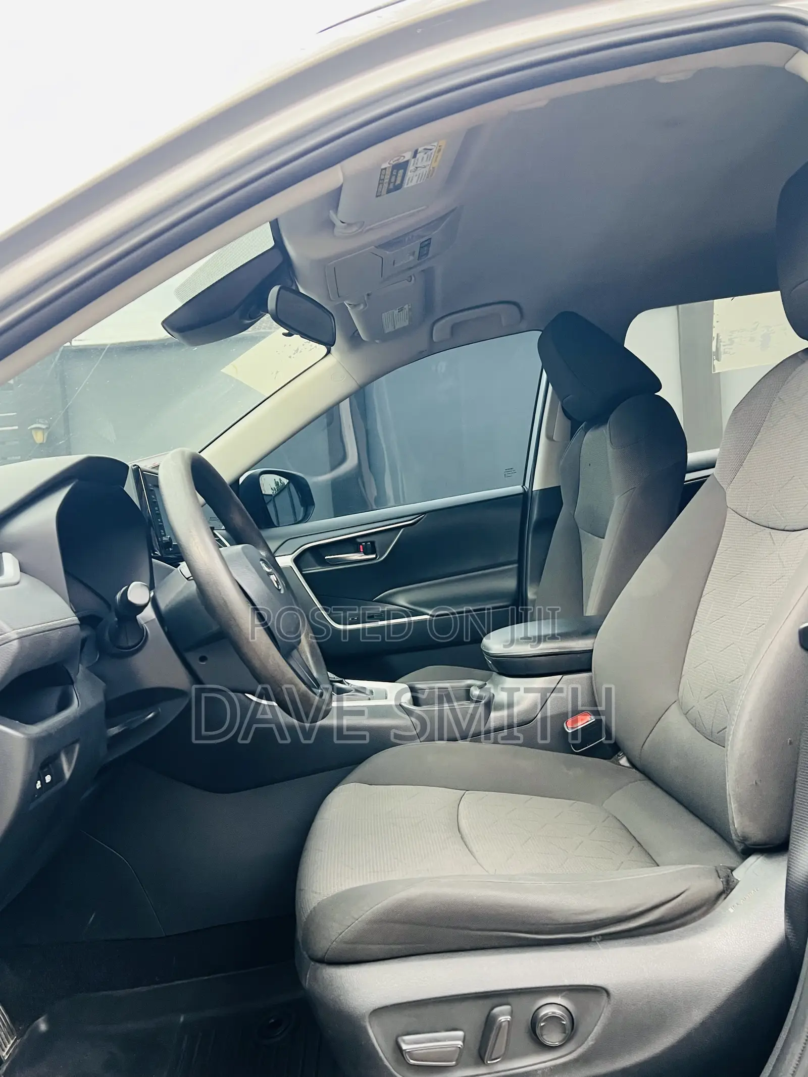 Toyota RAV4 XLE 2021 Silver
